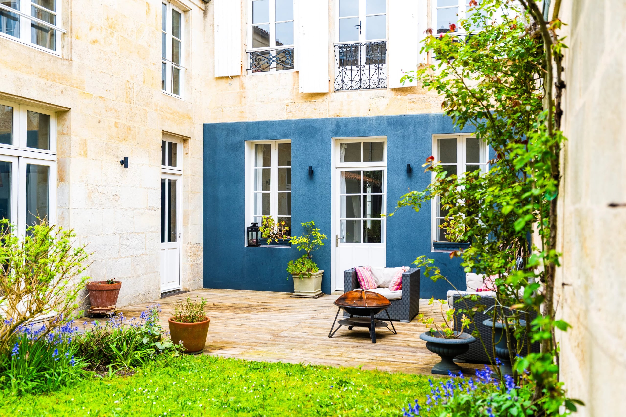 NIORT – ÉLÉGANTE MAISON BOURGEOISE AVEC JARDIN ET DÉPENDANCE